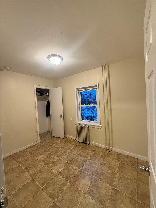 Building Photo - 33 Kingston Ave