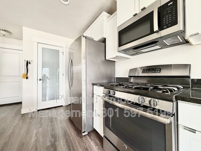 Building Photo - 15122 Gallant Dr