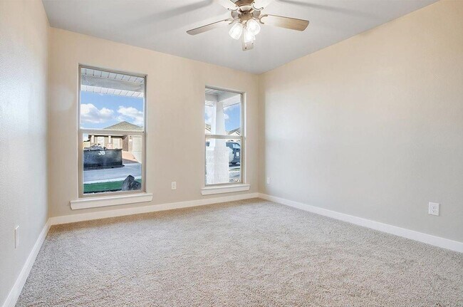 Building Photo - Pre-leasing for July