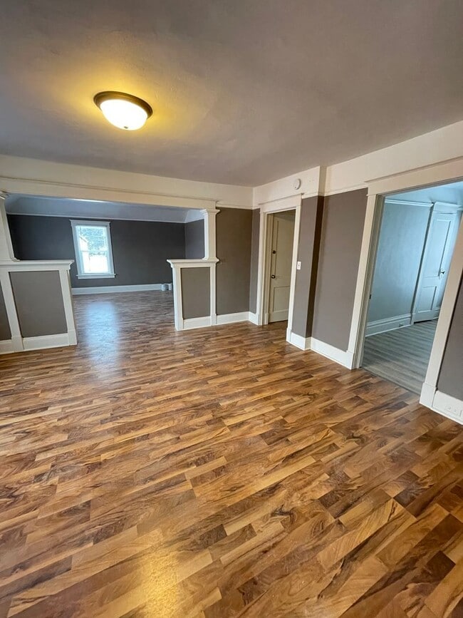 Building Photo - 606 N 60th Ave W