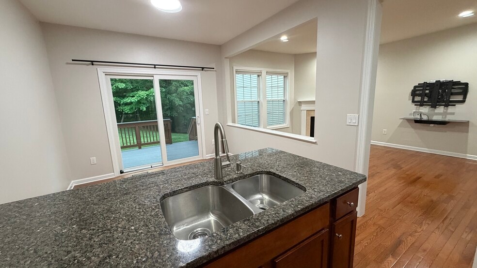 Building Photo - 281 Sterling Dr