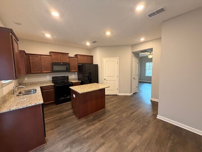 Building Photo - 2 Bedroom, 2.5 Bath Townhome in Antioch - Available Now!