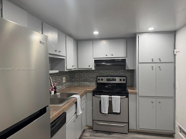 Building Photo - 400 Kings Point Dr