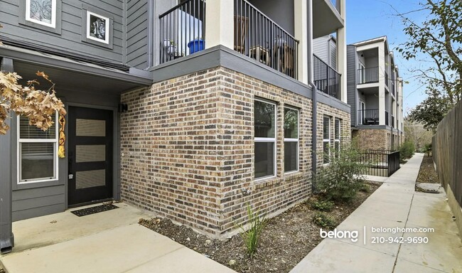 Building Photo - 411 Ira Ave