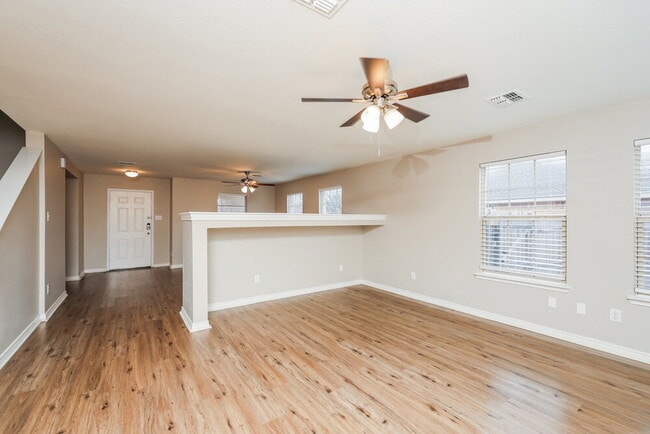 Building Photo - 310 Quail Run Rd