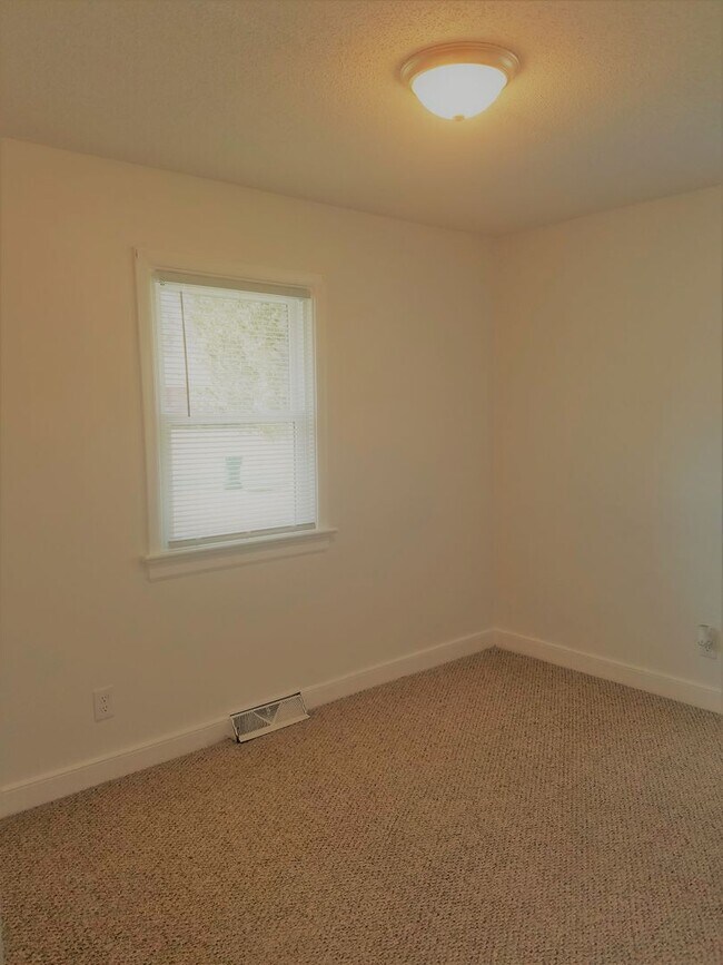 Building Photo - Brick ranch in Henrico off of Laburnum