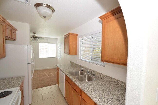Building Photo - A Spacious and Stylish 2 Bed / 2 Ba Condo Gated Community