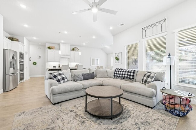 Building Photo - 1125 Cardinal Dr