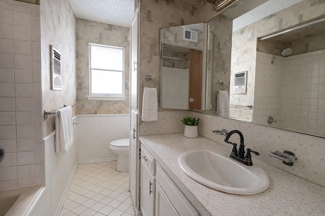 Building Photo - 6805 S Shartel Ave