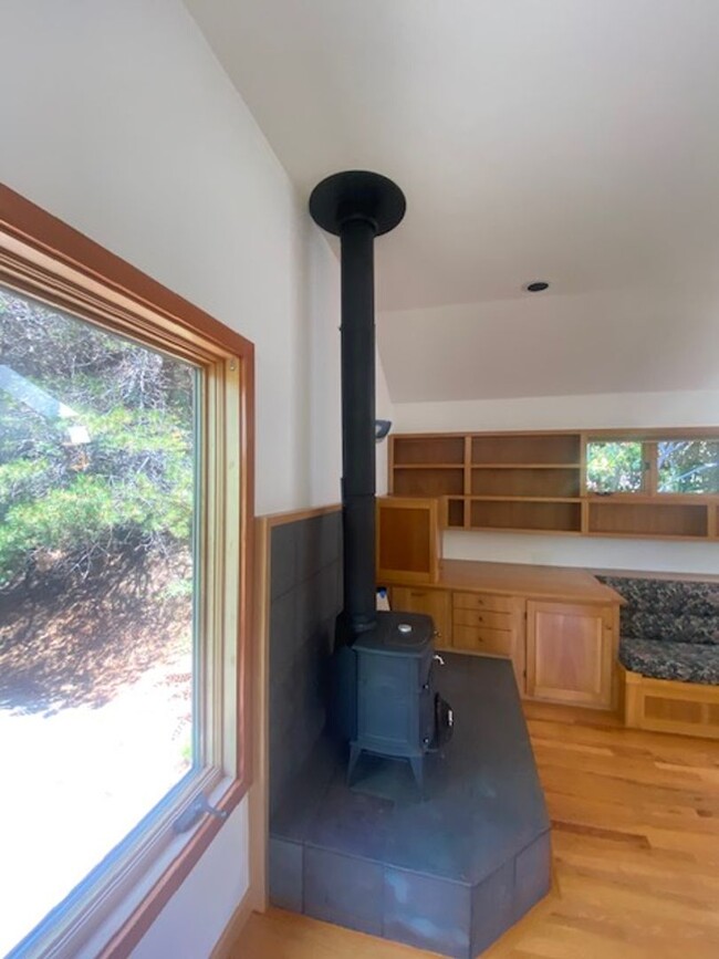 Building Photo - Private / executive 3/2 by Sequoia Park