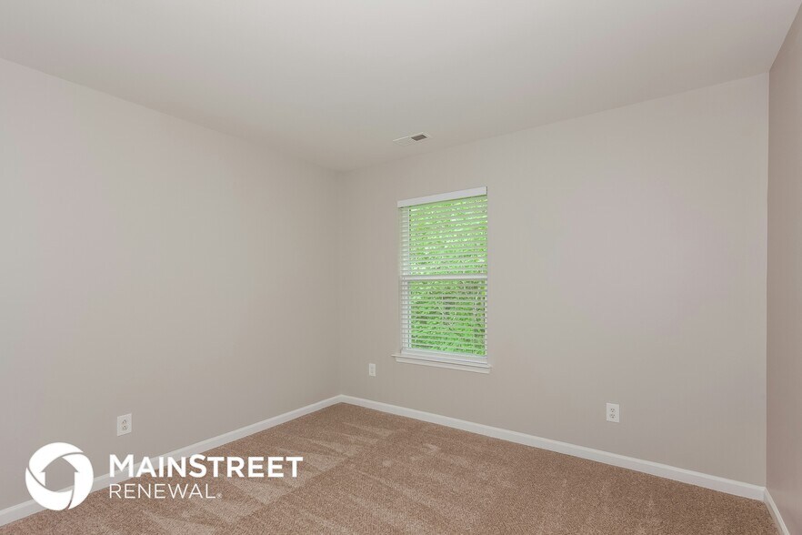 Building Photo - 12416 Oakton Hunt Dr