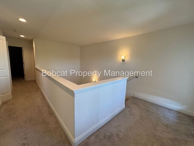 Building Photo - 3 Bed, 2.5 Bath, Townhome Located in Carson City - Mills Landing Community