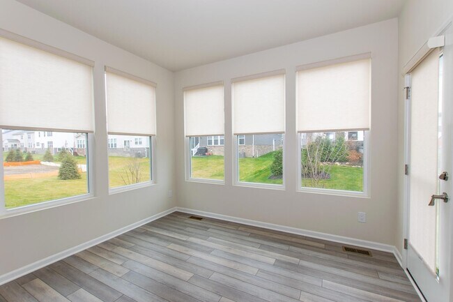 Building Photo - 717 Risdon Trail S