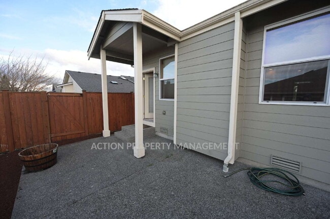 Building Photo - 2 bed 2 bath, in Sequim