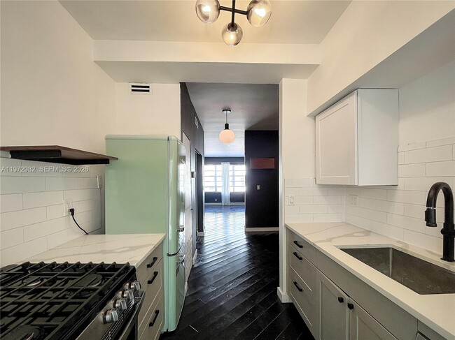 Building Photo - 742 12th St