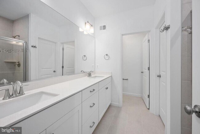 Building Photo - 2536 Neabsco Common Pl