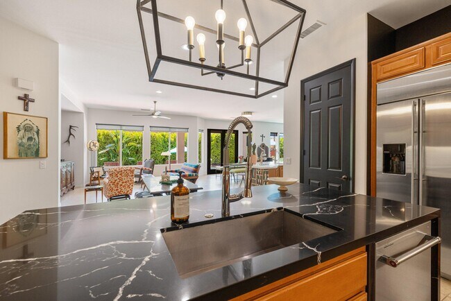 Building Photo - 61185 Soaptree Dr