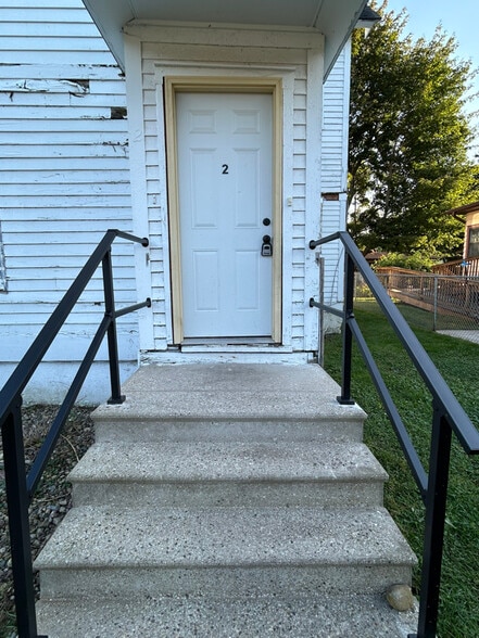 Building Photo - 406 W 5th St