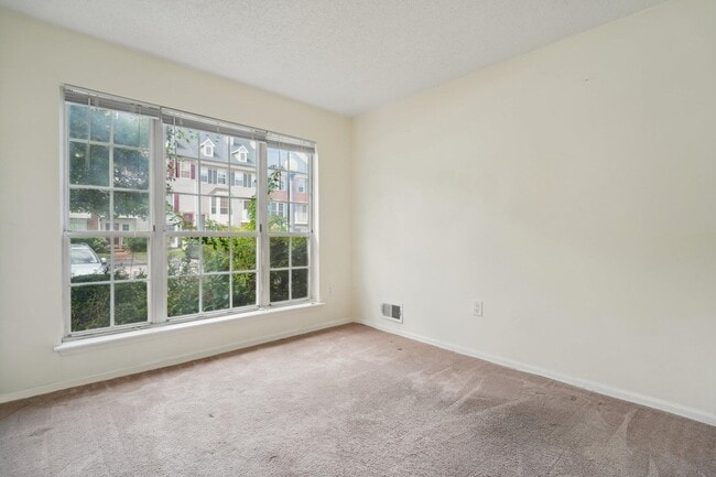 Building Photo - 14 Walnut St