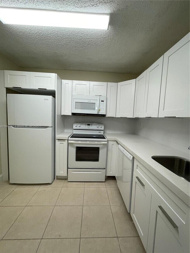 Building Photo - 3470 Foxcroft Rd