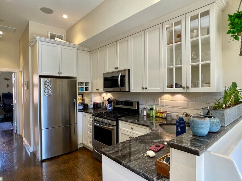 Building Photo - 410 Columbus Ave