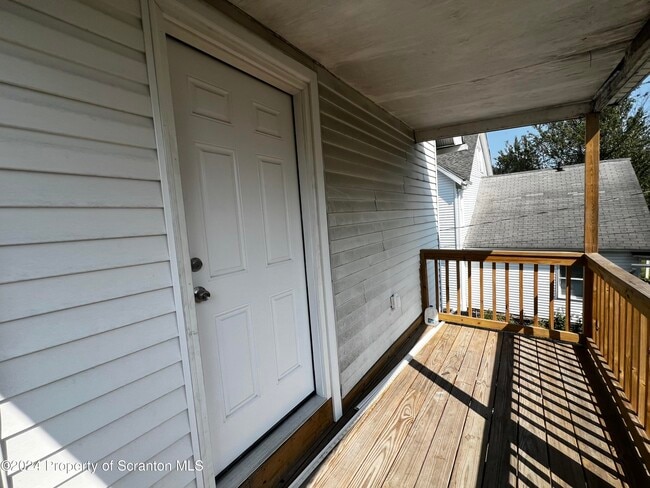 Building Photo - 2204 Golden Ave