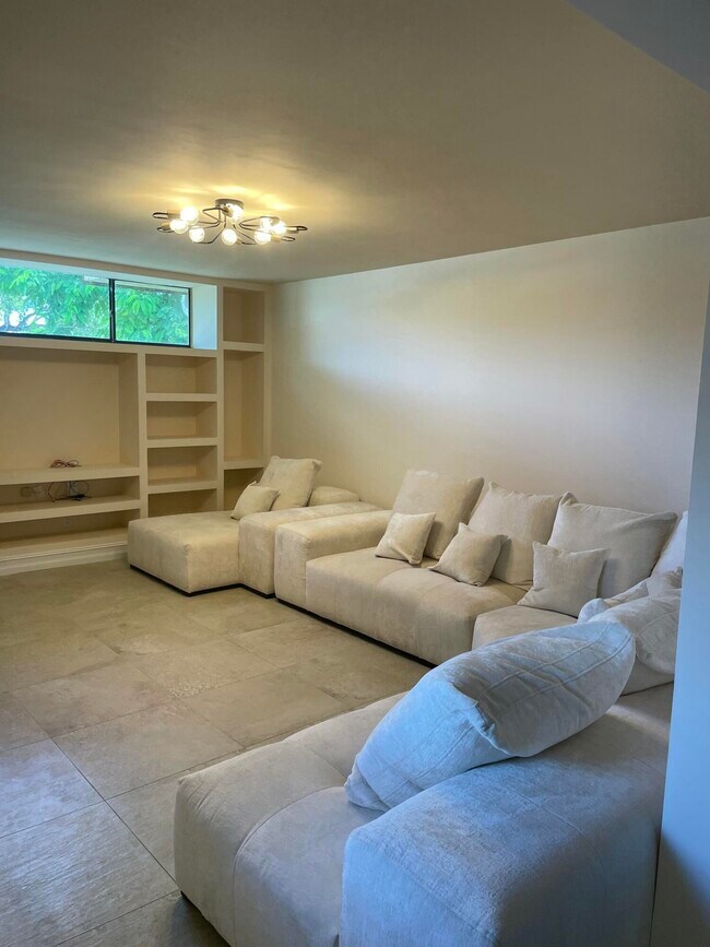 Building Photo - 22976 Oxford Pl