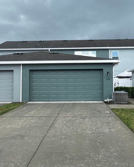 2 car garage - 504 Rainbow Springs Loop