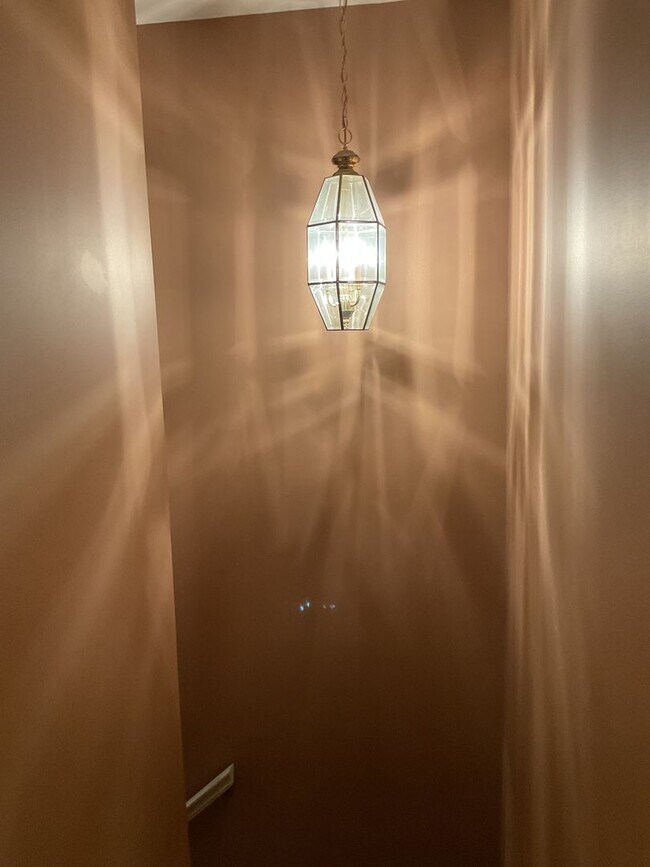 Building Photo - 11 Round Ridge Rd