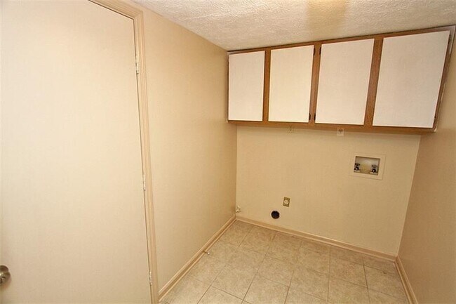 Building Photo - 1381 Omie Way