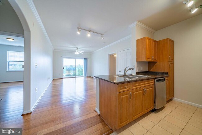 Building Photo - 12929 Centre Park Cir