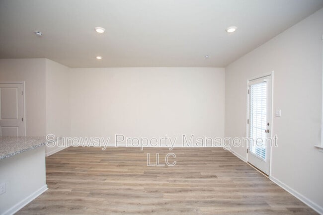 Building Photo - 55 Elliot Ln