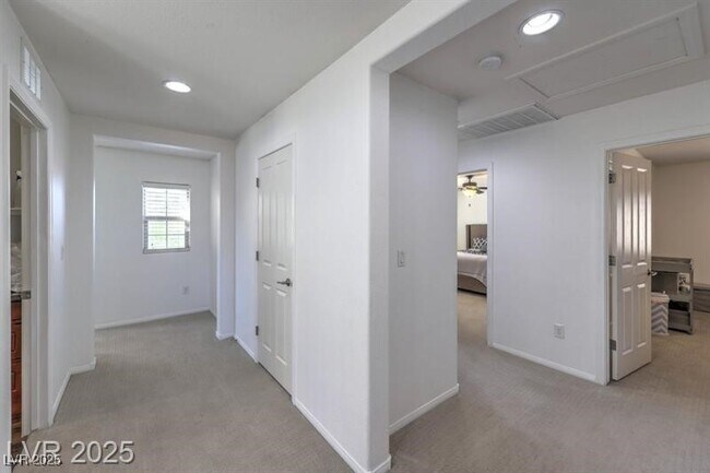 Building Photo - 10598 Cliff Lake St