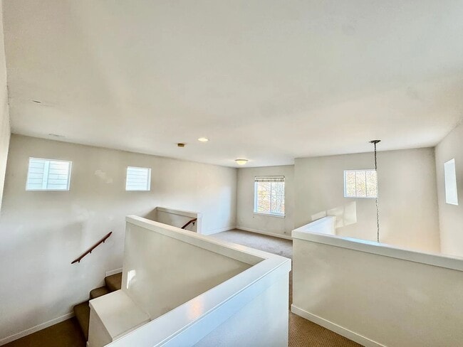 Building Photo - 2107 240th Ave SE