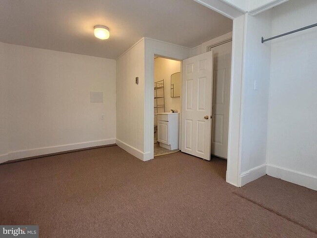 Building Photo - 409 N Washington St