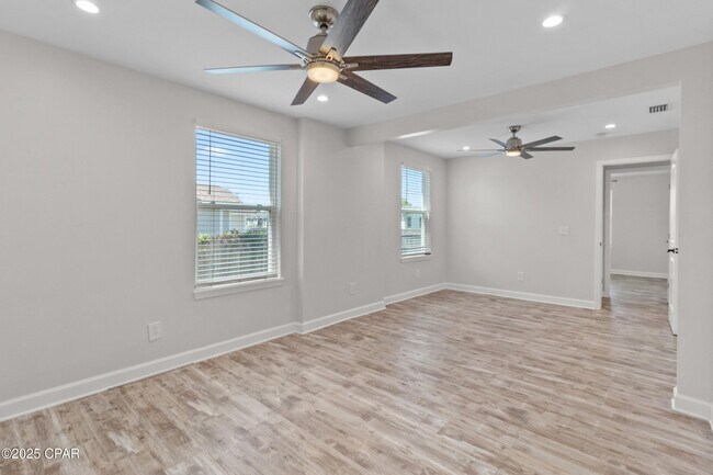 Building Photo - 310 N Bonita Ave