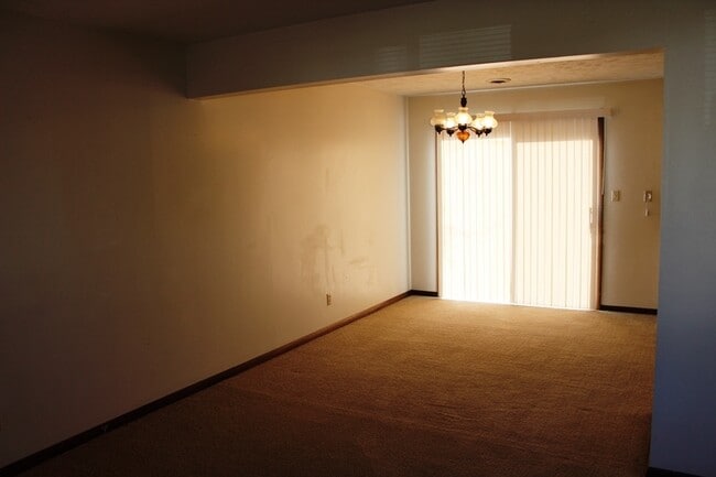 Building Photo - Spacious home in East Manhattan!