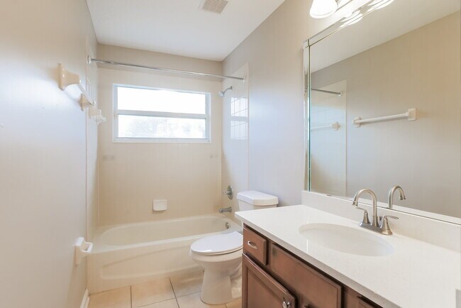 Building Photo - 2158 S Cranbrook Ave