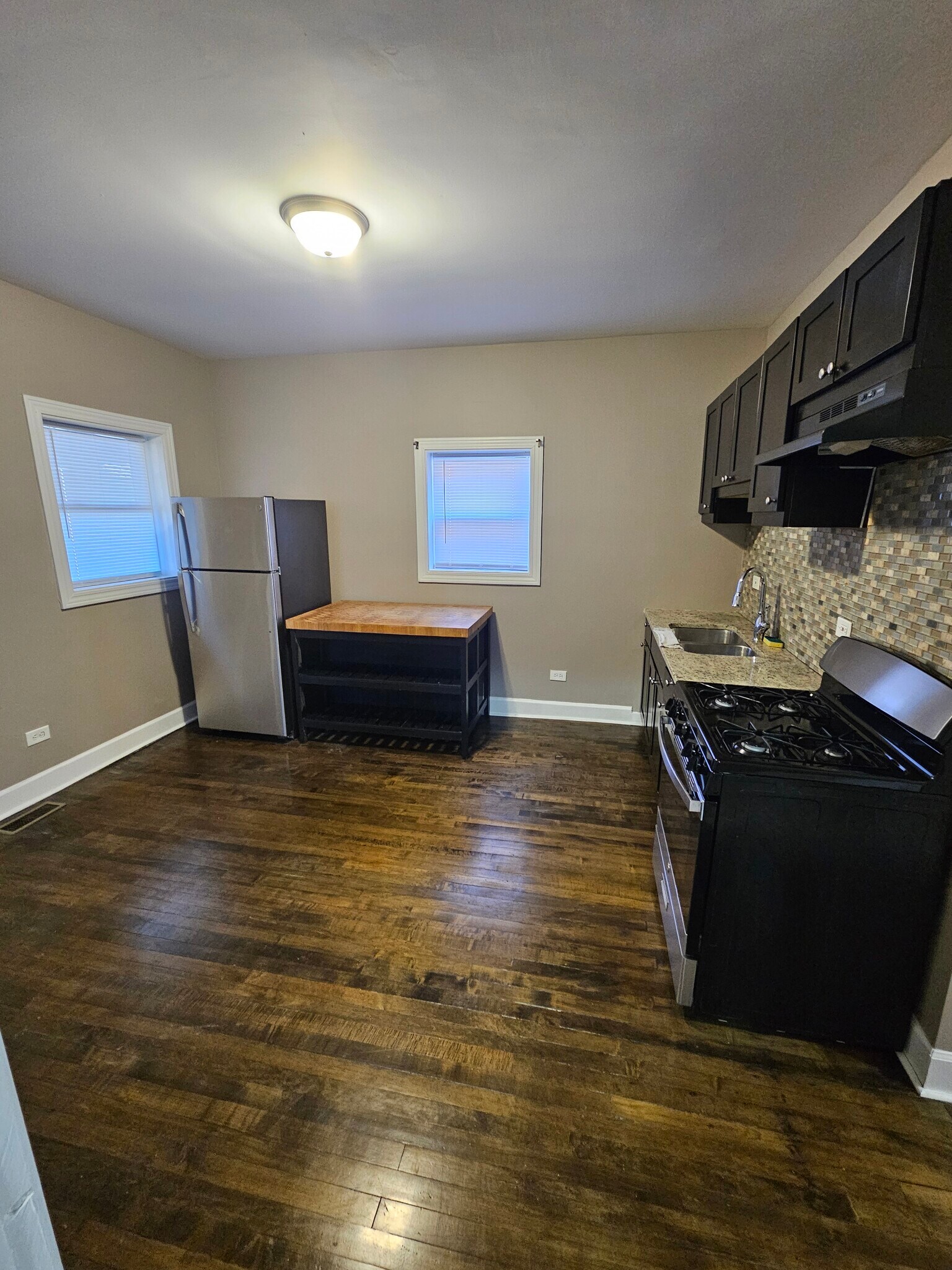 Building Photo - 8539 S Colfax Ave