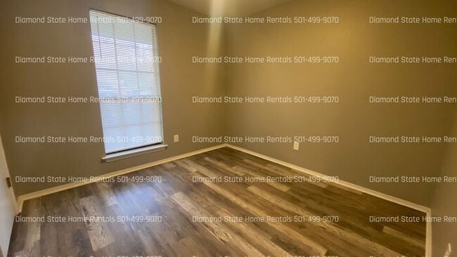 Building Photo - 611 Martin Ln