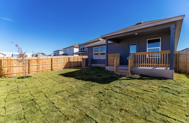 Building Photo - 5911 Rolling Gln