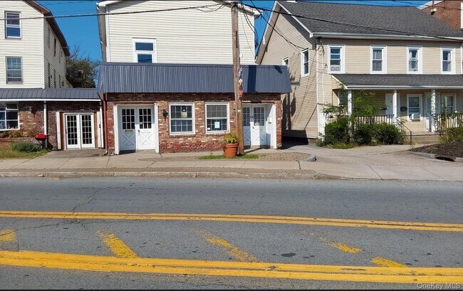 Building Photo - 15 Goshen Ave