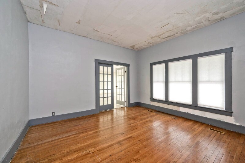 Building Photo - 269 N Vine St