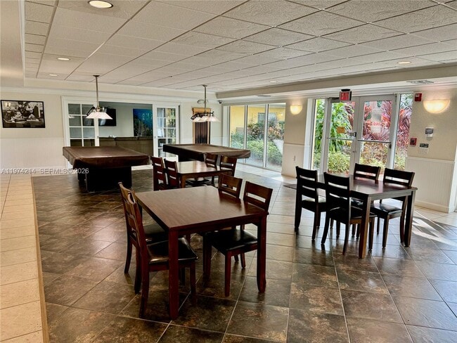 Building Photo - 151 NE 16th Ave