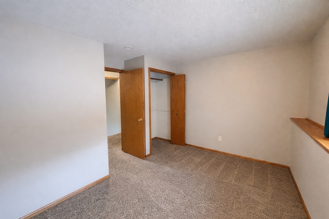 Building Photo - Stunning 4bed 2bath Home, With a Fully Fenced Yard.