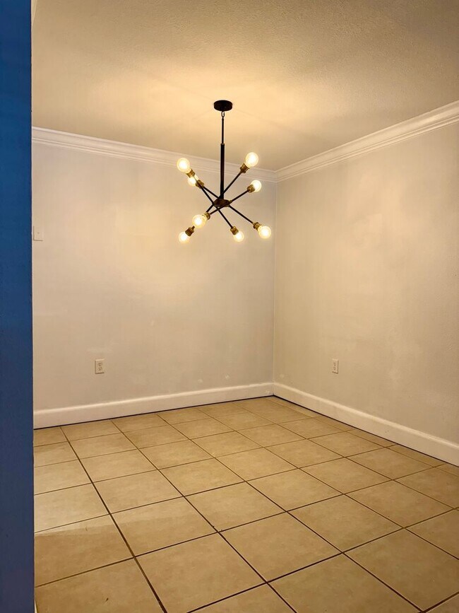 Building Photo - Bayshore Condo