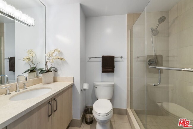 Building Photo - 13650 Marina Pointe Dr