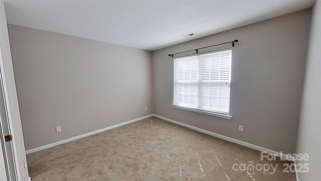 Building Photo - 12111 Carolina Oak Cir