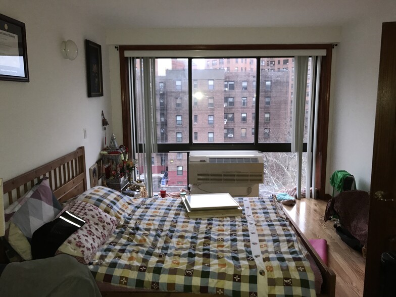 2nd bedroom - 99-31 66th Ave