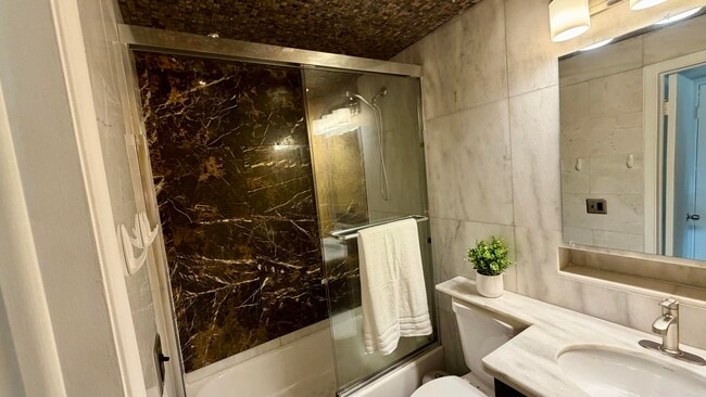 Building Photo - 2646 Polk St